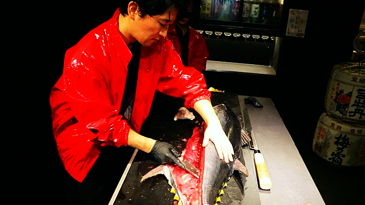 Carving the tuna along the bone